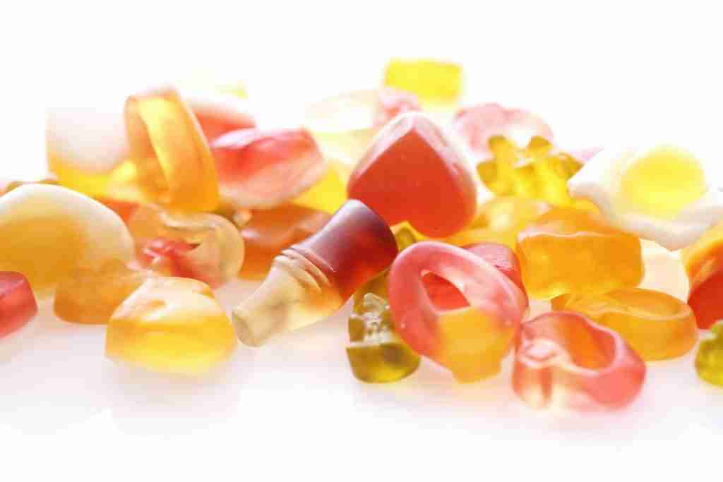 what types of molds does a gummy bear machine use to create the shape of the gummies?