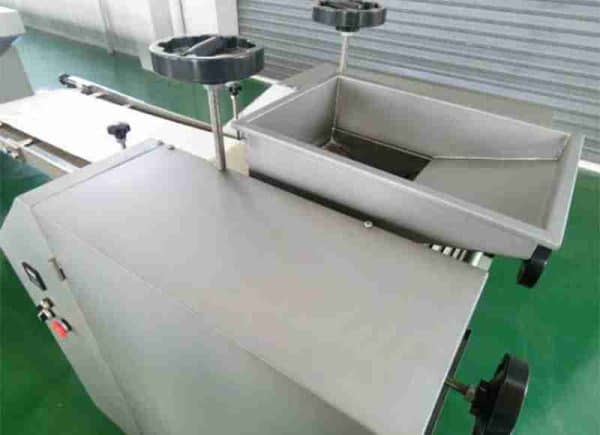 façonneuse rotative pour biscuits mous | machine à mouler rotative