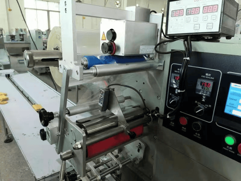 pillow type biscuit packaging machine for sales