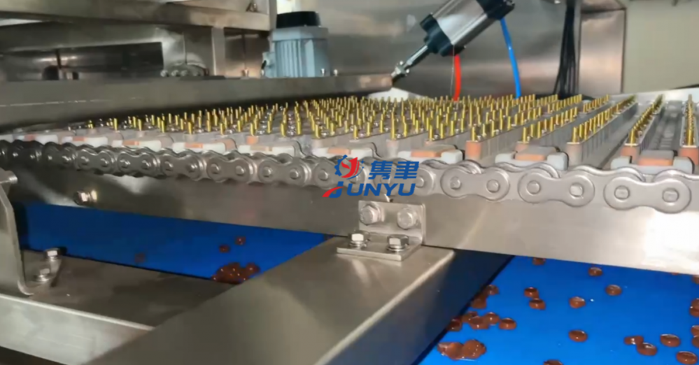 Automatic de-molding system