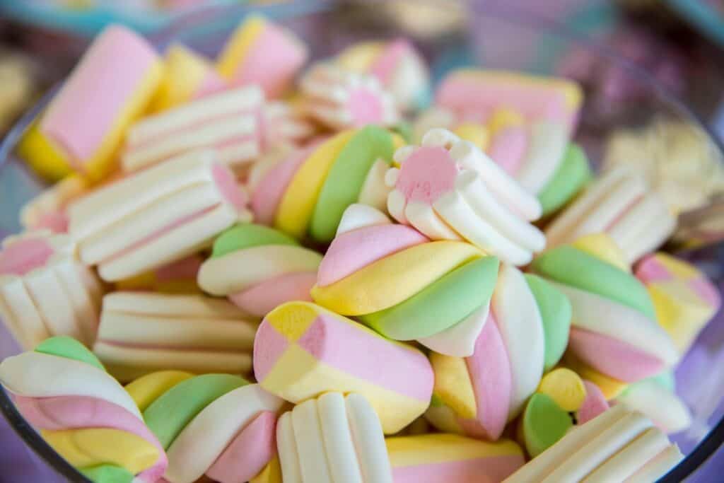 Close-up of colorful marshmallows in a bowl showcasing vibrant candies with selective focus.