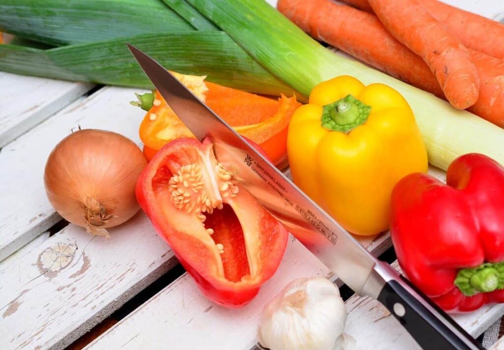 vegetables, slice, knife, chef's knife, bell peppers, leeks, carrots, onion, garlic, food, eat, red peppers, peppers, capsicums, healthy, cut, cook, preparation, food preparation, ingredients, vegetables, vegetables, vegetables, knife, knife, knife, knife, knife, bell peppers, onion, onion, food, peppers, cook, cook
