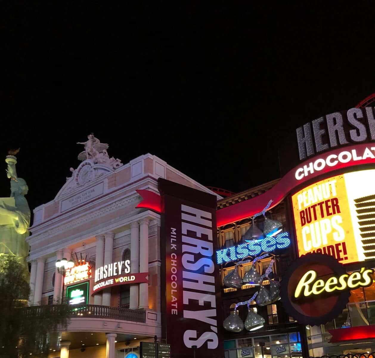 las vegas, lights, chocolate, hershey's, hotels, casino, night, city, scenic, evening, nevada
