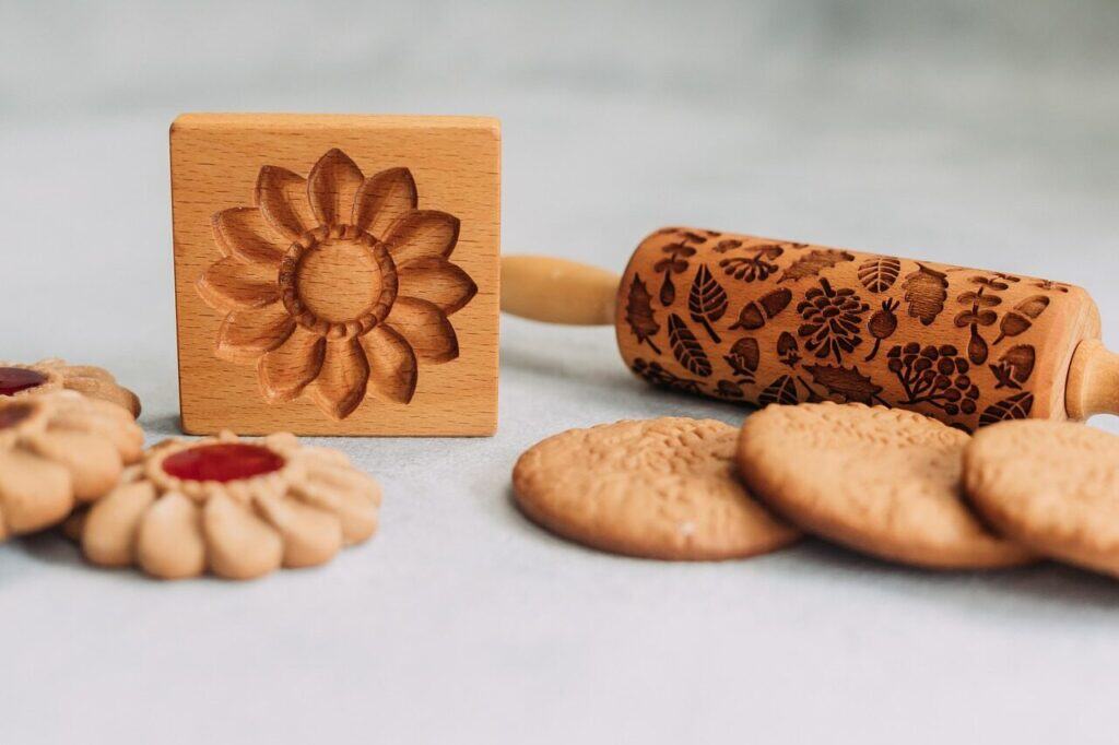 kitchen, cooking, gingerbread, mold, cookies, sweets, food, nutrition, holiday, form, wooden, rolling pin, texture